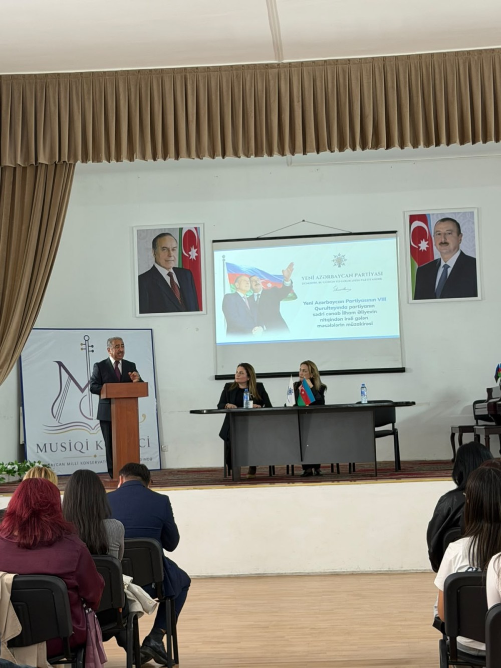 Musiqi milli kimliyin səsidir: Konservatoriyanın Musiqi Kollecində VIII Qurultaya həsr olunmuş müşavirə